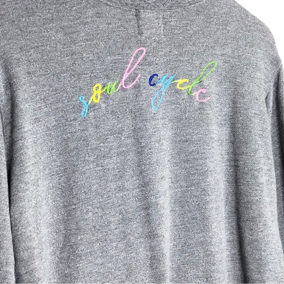 Monrow & Soul small Gray Henley logo embroidered sweatshirt - Picture 3 of 10